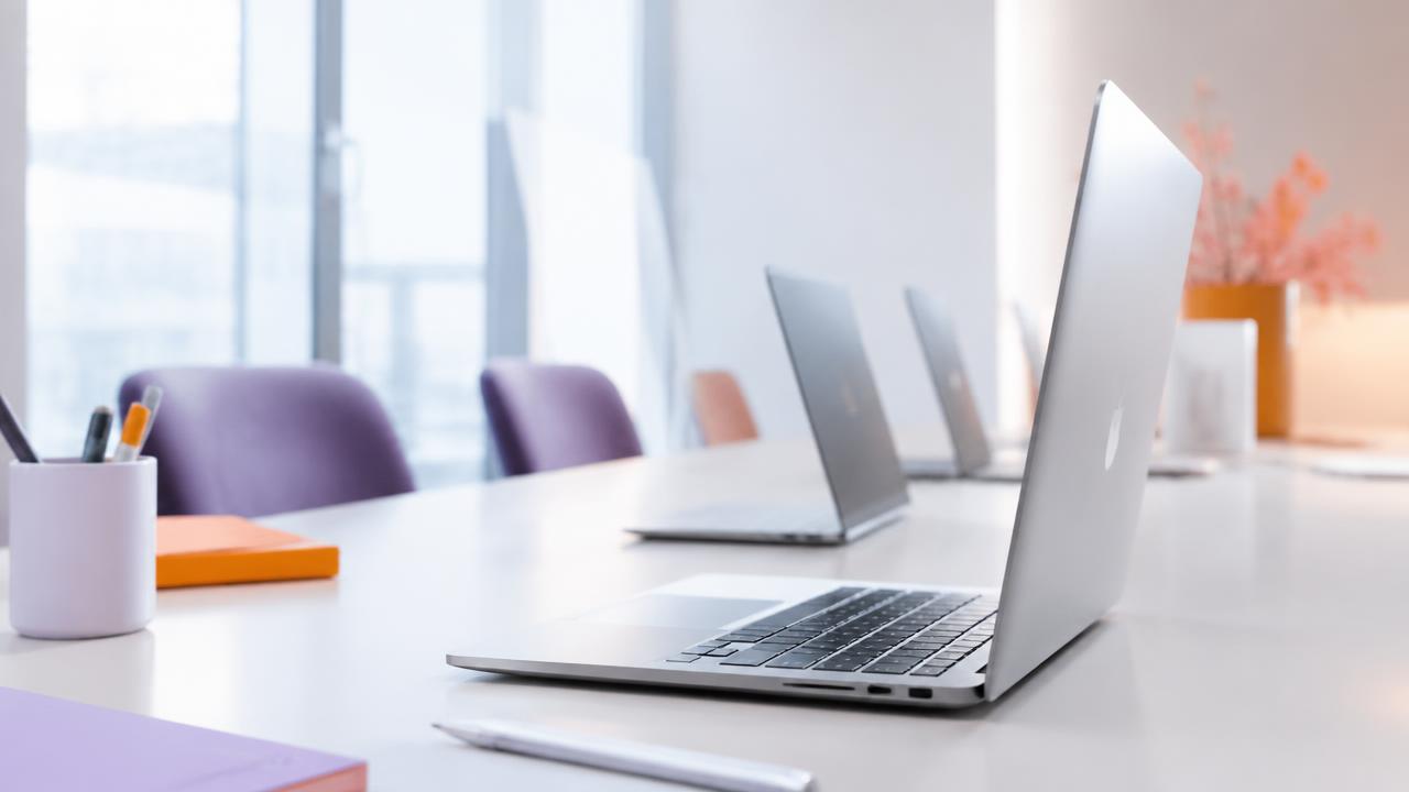 Comprar ou alugar notebooks para empresas: qual a melhor escolha?